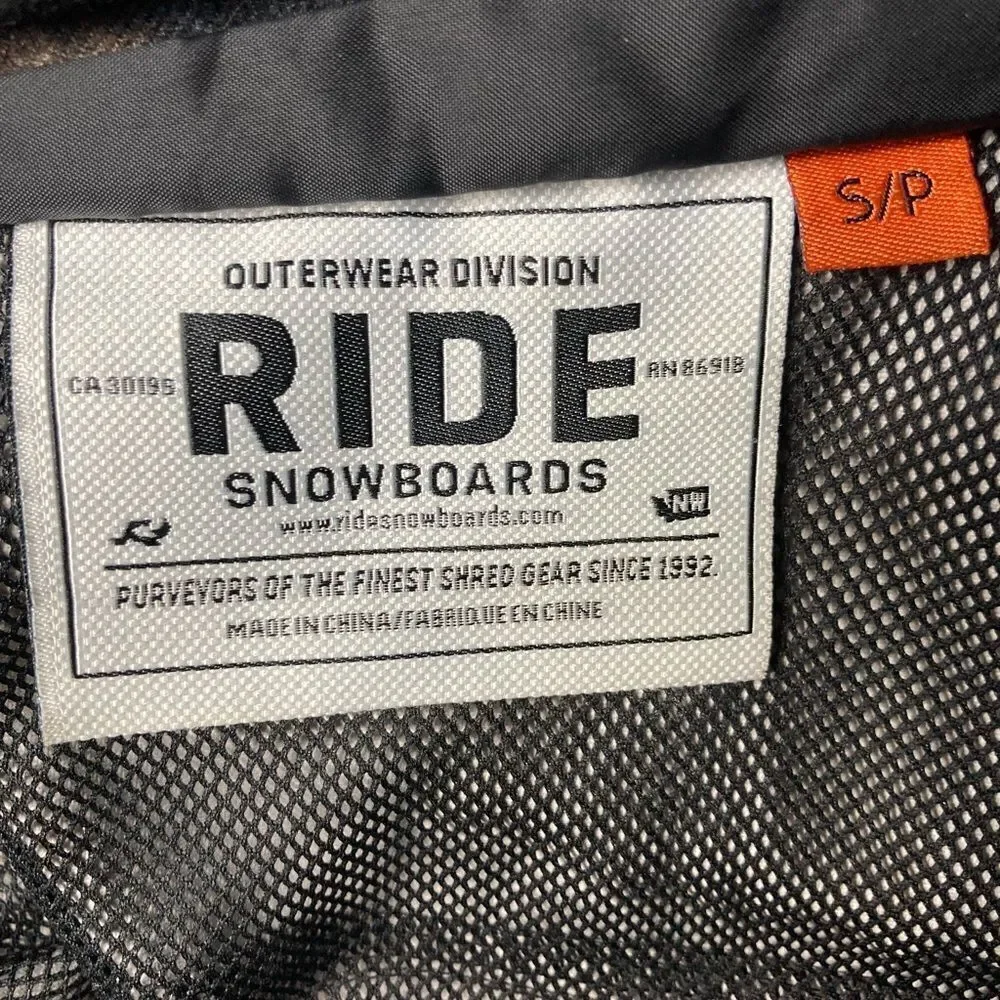 Ride Snowboarding Jacket Woman’s Size S Shred Gear Camo